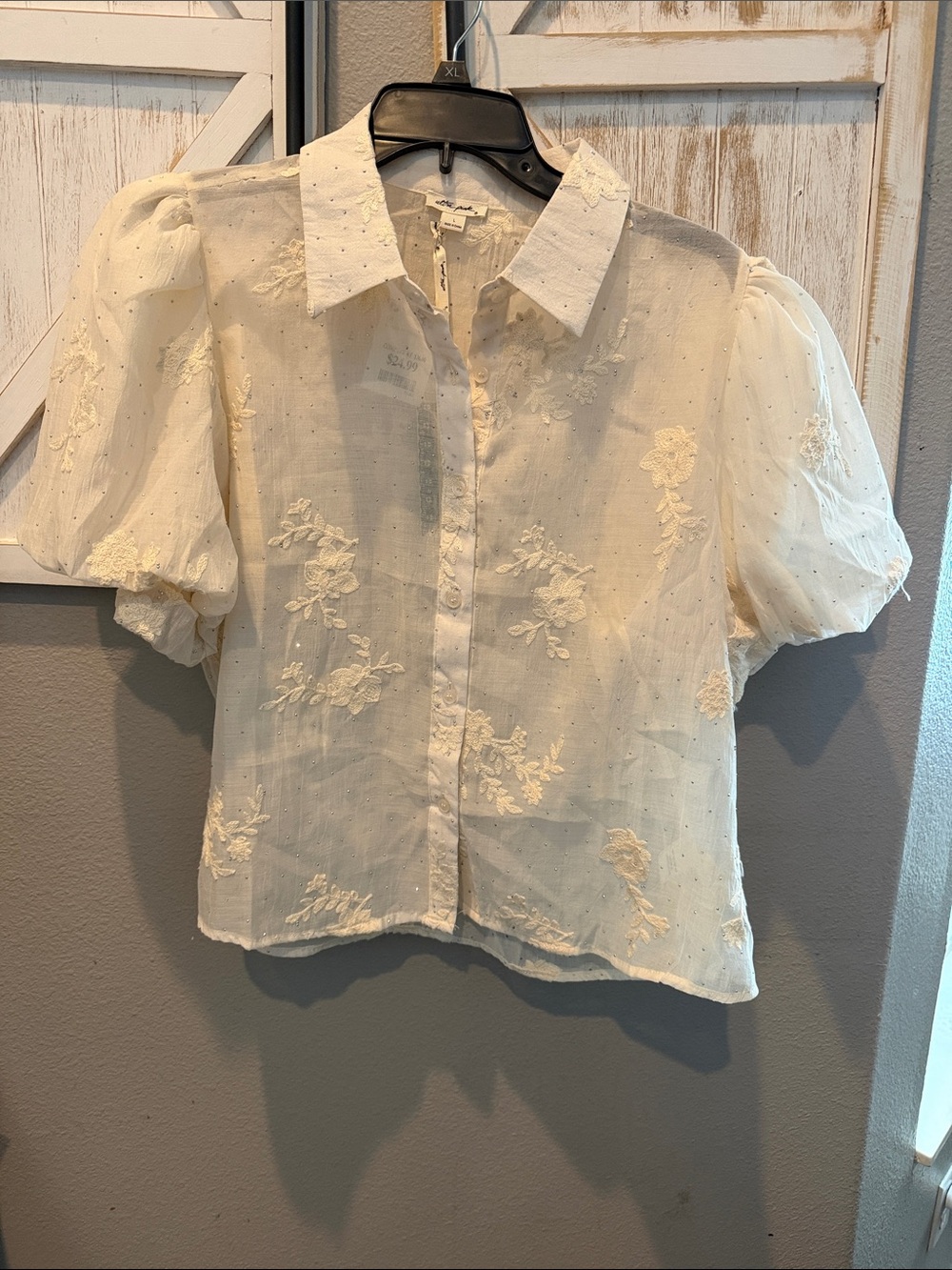 Ultra Pink Cream Embroidered Puff Sleeve Button-Front Blouse stones ptp 21